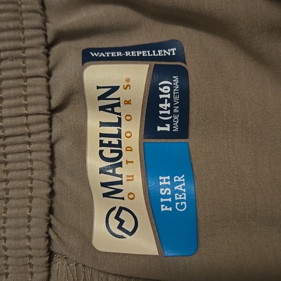 Magellan water-repellant tan shorts - Picture 2 of 3